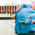 Родини переселенців з Донеччини купують приладдя за програмою «Пакунок школяра»